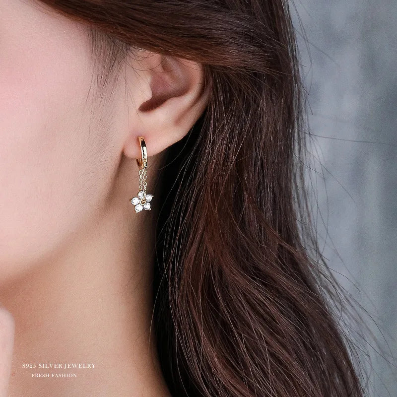 Boucles d'Oreilles Créoles Fleur & Chaîne – Zircon Cubique Or & Argent