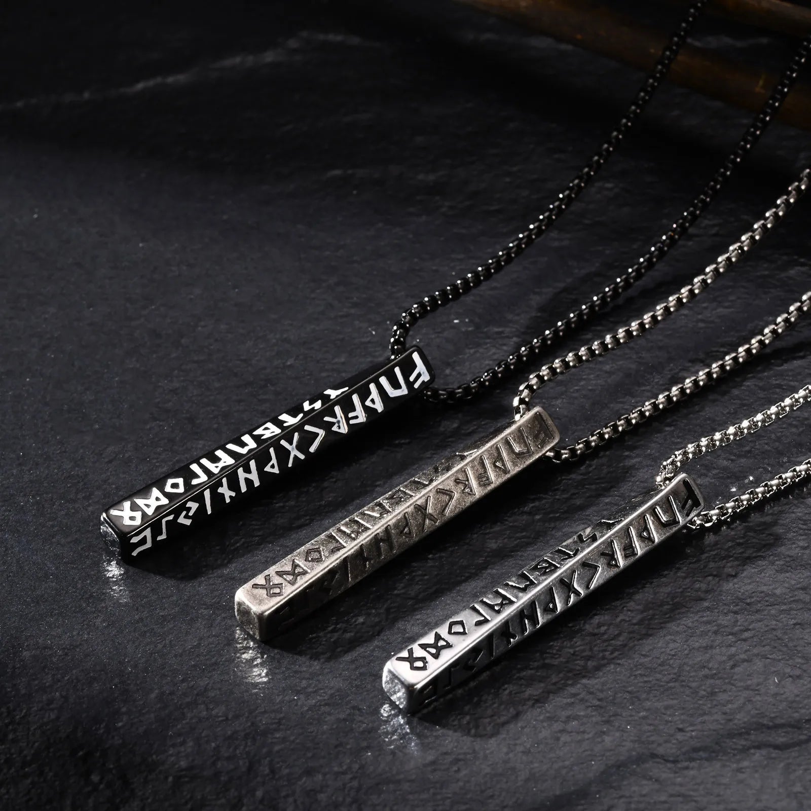Collier Pendentif Runes Vikings – Acier Inoxydable, Homme & Femme, Cadeau Norse Odin