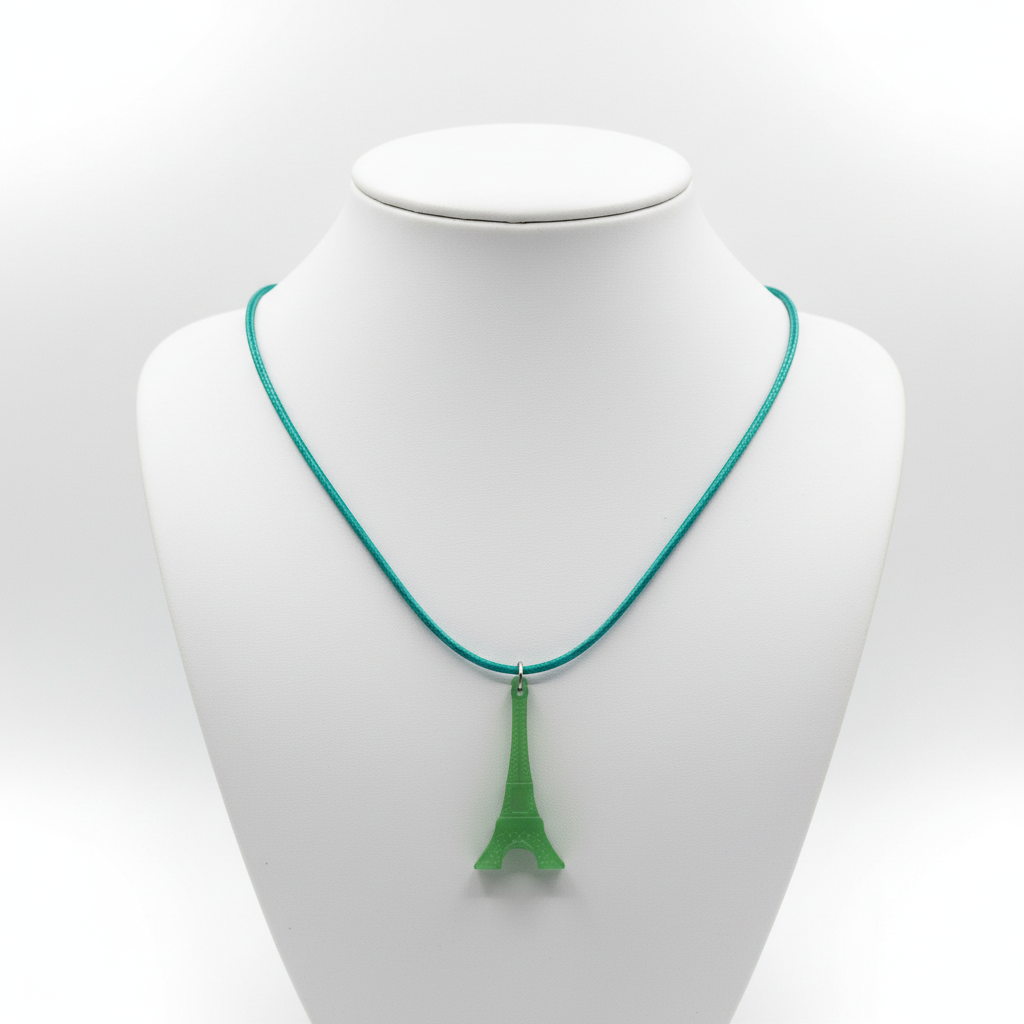 Collier Tour Eiffel sur support bijoux